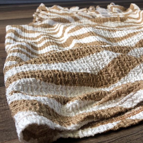 Loft Top - Picture 3 of 6